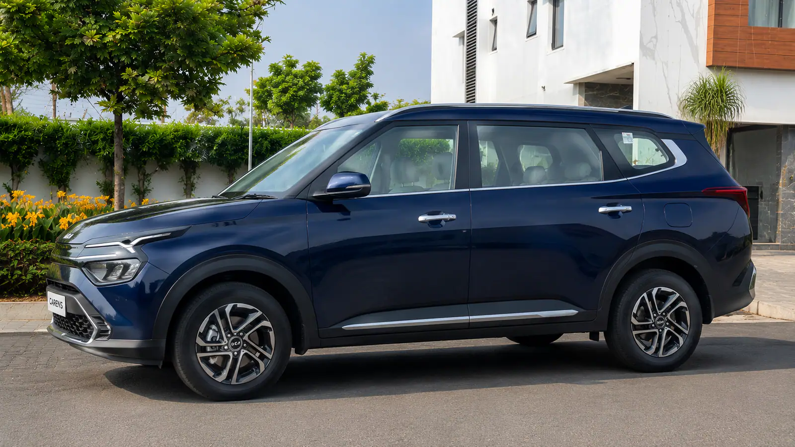 Kia Carens family cab for Valparai sightseeing