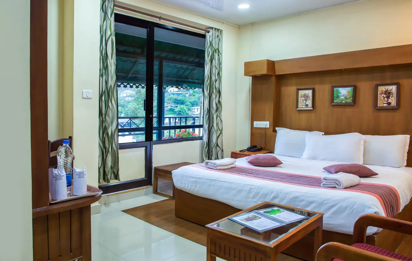 Deluxe room with tea estate view in Valparai