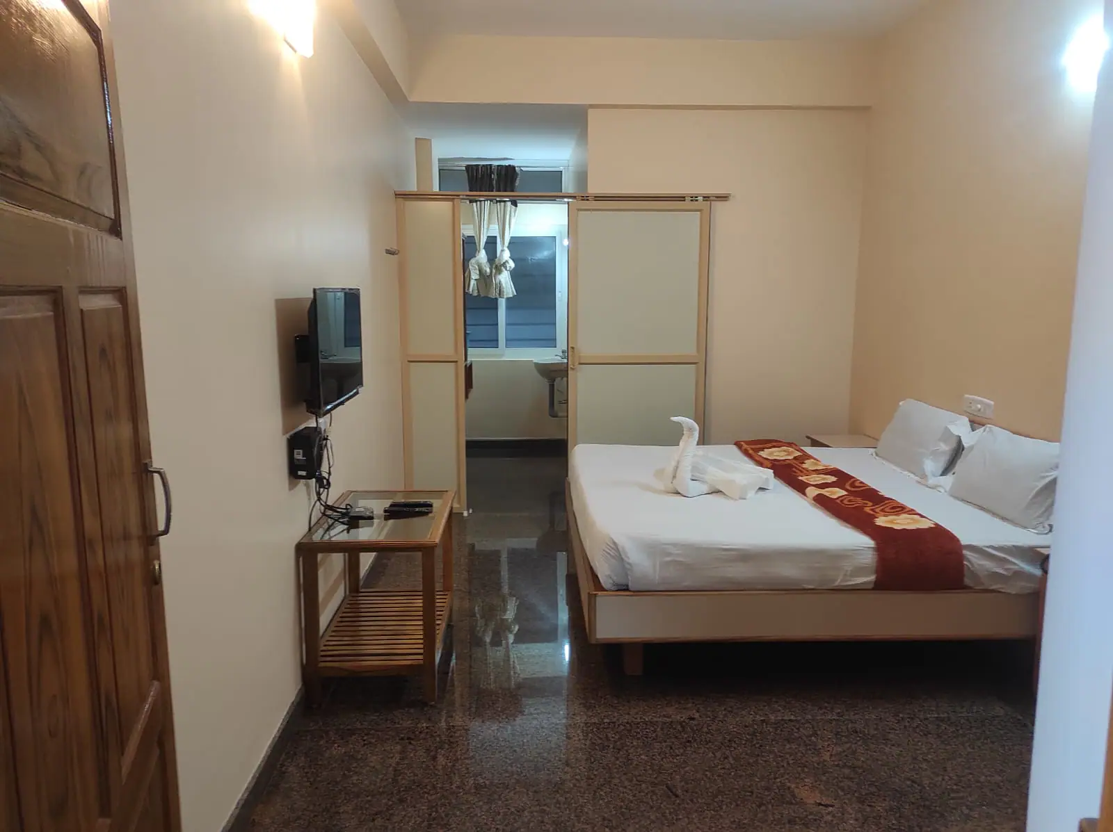 Standard double room in Valparai