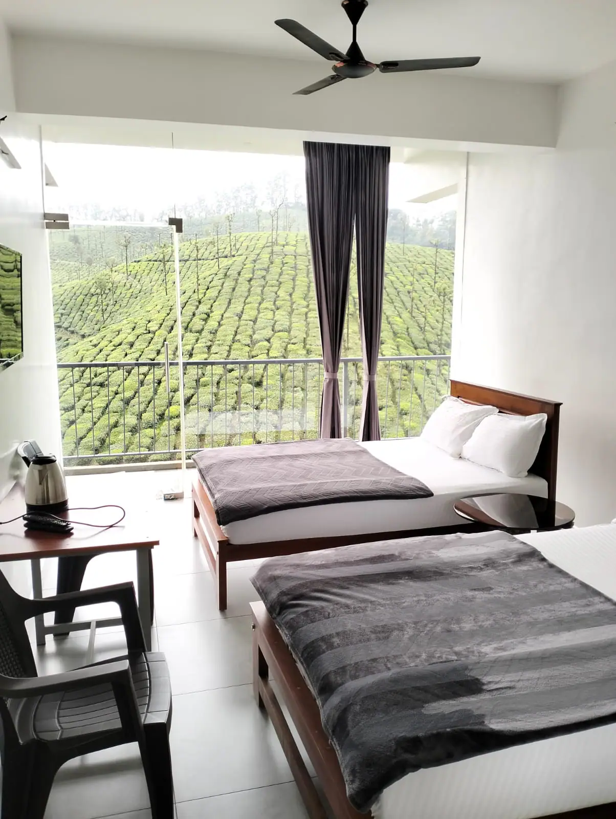 Super deluxe room overlooking tea estates