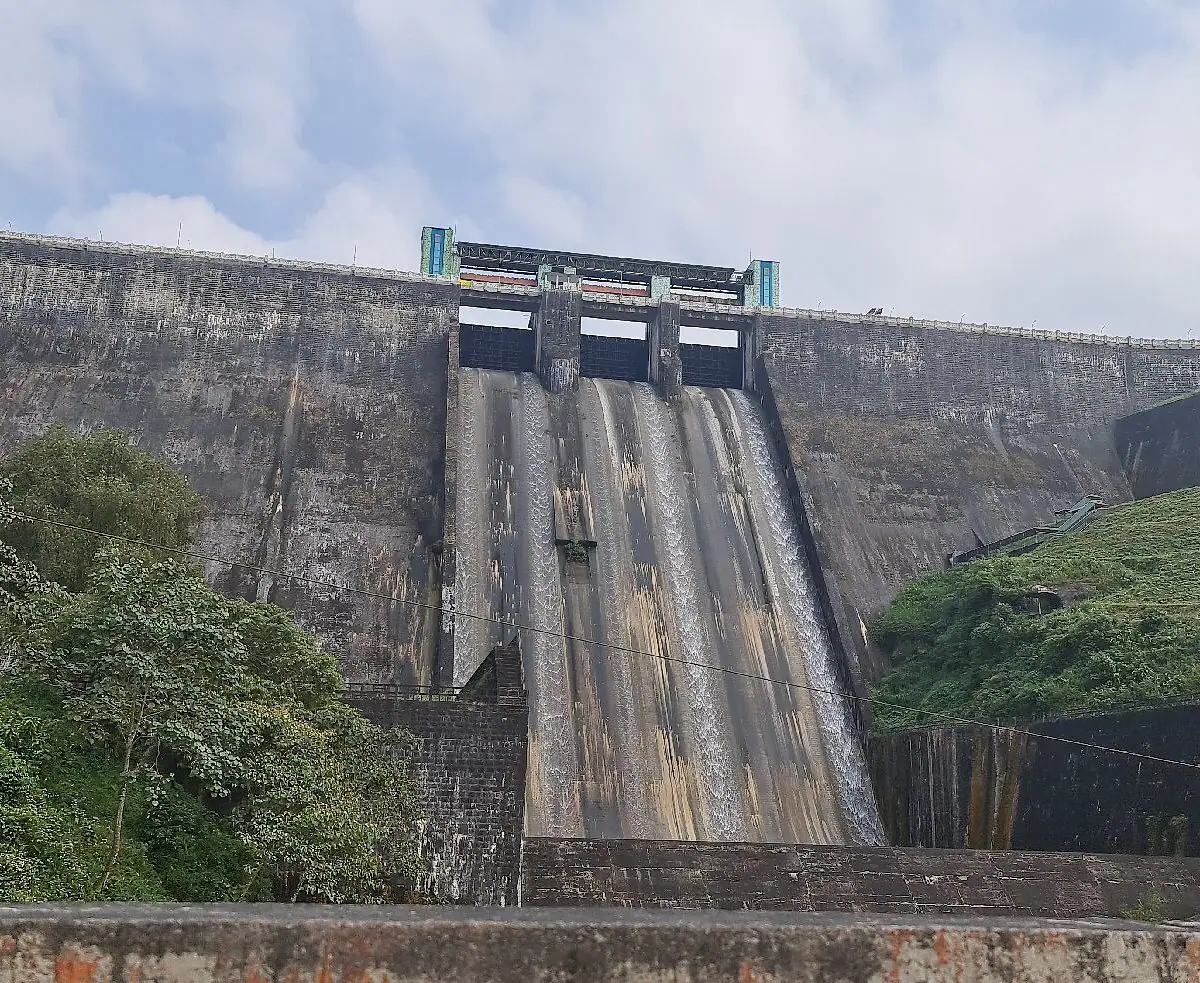 Sholayar Dam near Valparai